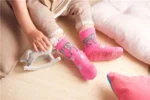 Protišmykové ponožky AIR – Purpurový Trblietavý Kôň – Obrázok 3
