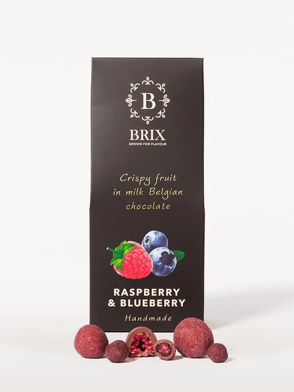 raspberry-blueberry-callebaut-milk-80g Malina a čučoriedka v mliečnej čokoláde 80g – hand made edition – Obrázok 1