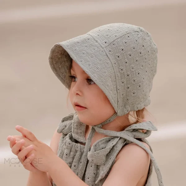 Mušelínový čepiec dusty mint flowers