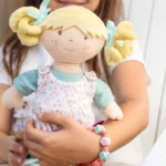 Bonikka látková bábika s náramkom - Lucy – Obrázok 4